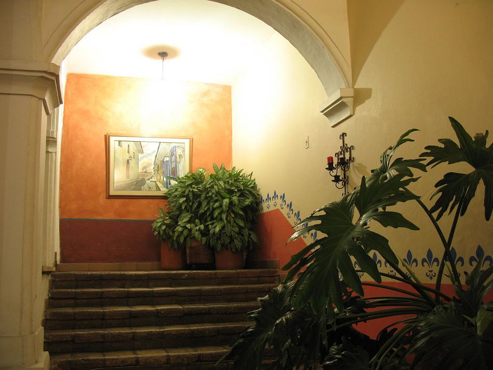 La Plazuela 4*
